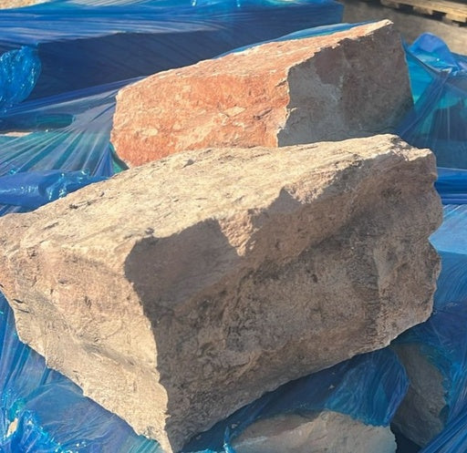 אבן מסלעה ורוד טבעי גובה 15 למטר רץ תמונה ראשית